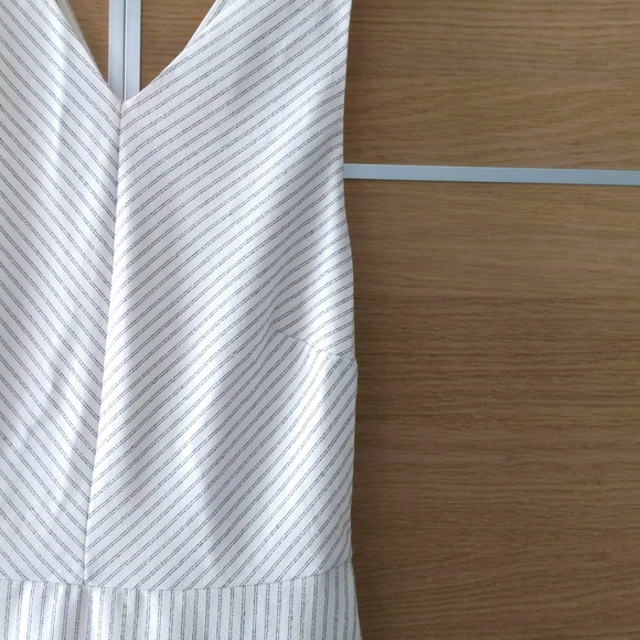 Banana Republic, white pin stripe dress, size 6 - Picture 5 of 5